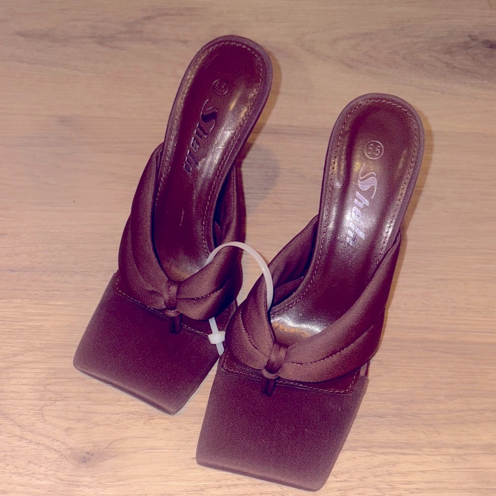 SHEIN square front toes brown Women's Mules size 5.5